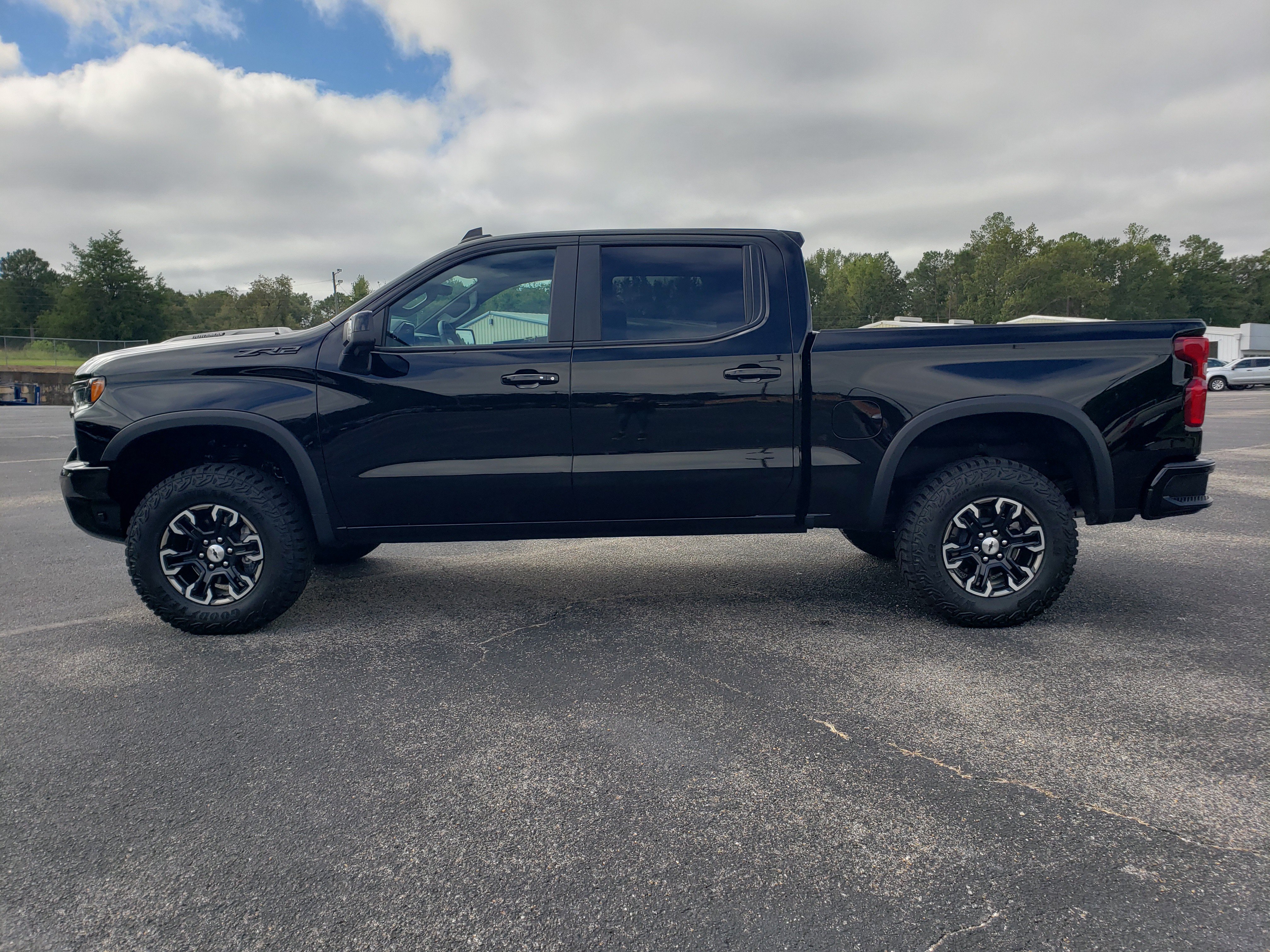 Used 2026 Chevrolet Silverado 1500 ZR2 w/ LPO, Dark Essentials Package AWD/4WD image 6