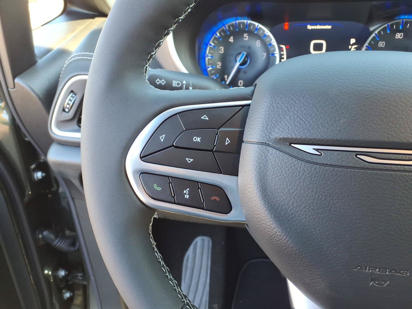 New 2027 Chrysler Pacifica Select AWD/4WD image 19