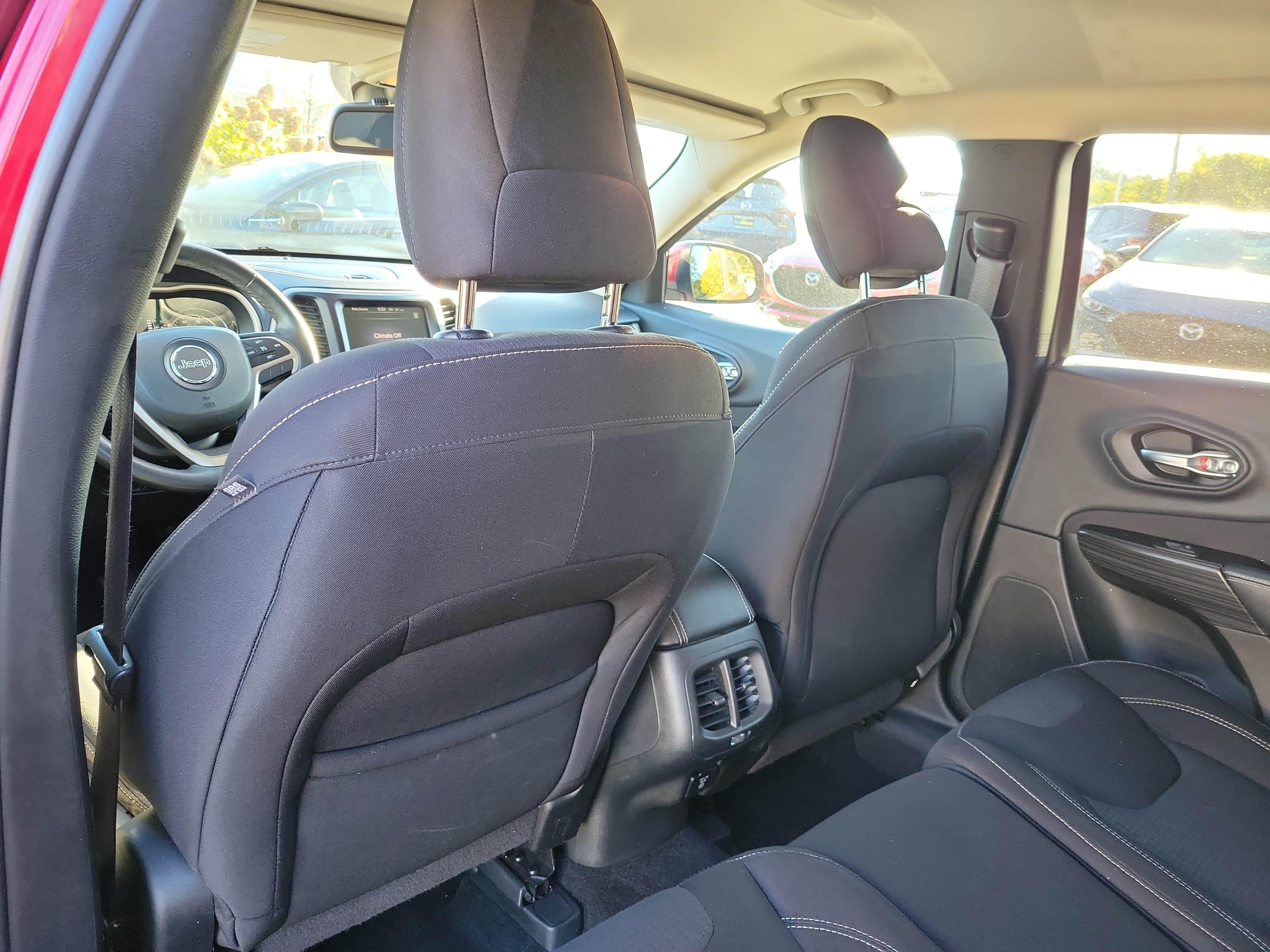 Used 2015 Jeep Cherokee Latitude w/ Cold Weather Group FWD image 14