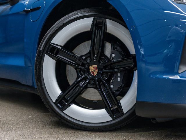 New 2026 Porsche Taycan image 17
