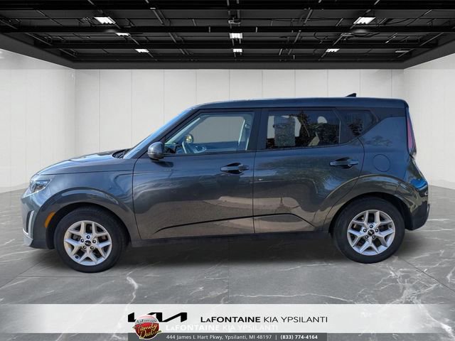 Used 2023 Kia Soul LX w/ LX Technology Package image 2