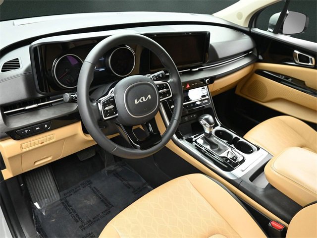 Used 2022 Kia Carnival EX image 10