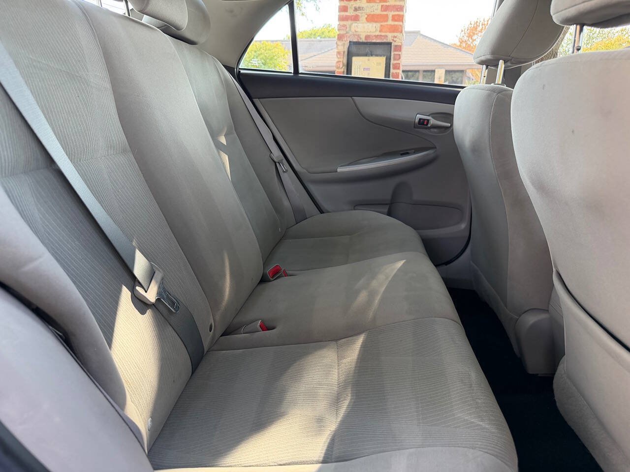 Used 2012 Toyota Corolla LE FWD image 15