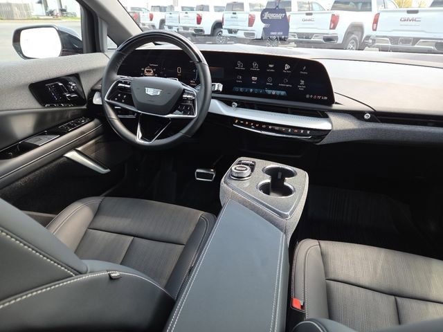 Used 2025 Cadillac Optiq Sport 2 w/ LPO, Floor Liner Package AWD/4WD image 29