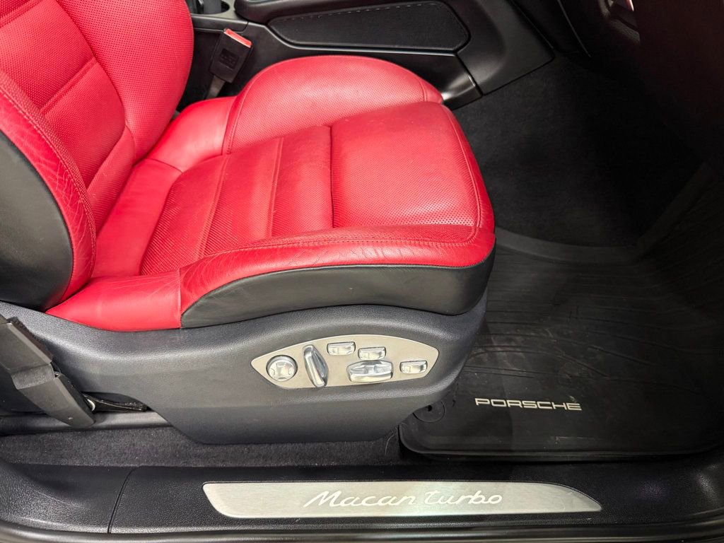 Used 2017 Porsche Macan Turbo image 34
