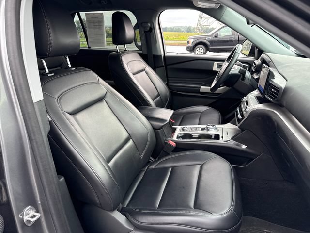 Used 2024 Ford Explorer XLT w/ Equipment Group 202A AWD/4WD image 13