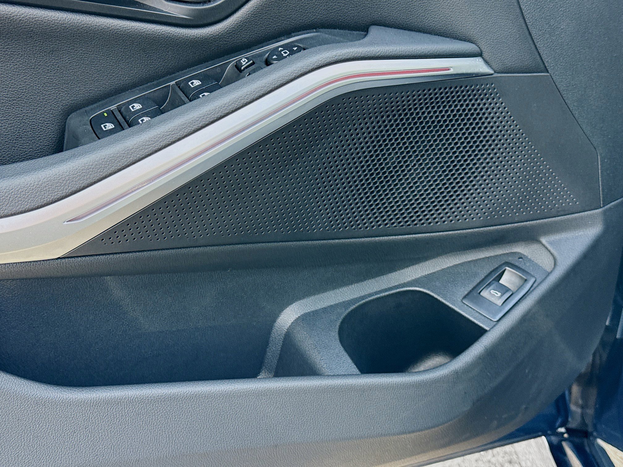 Used 2025 BMW 330i Sedan image 24