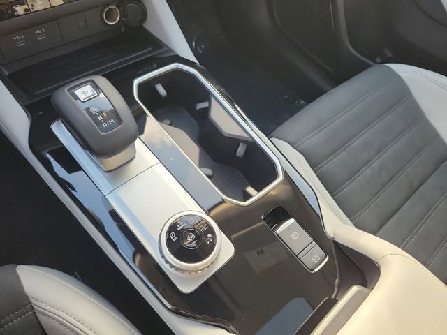 New 2025 Mitsubishi Outlander SE image 34