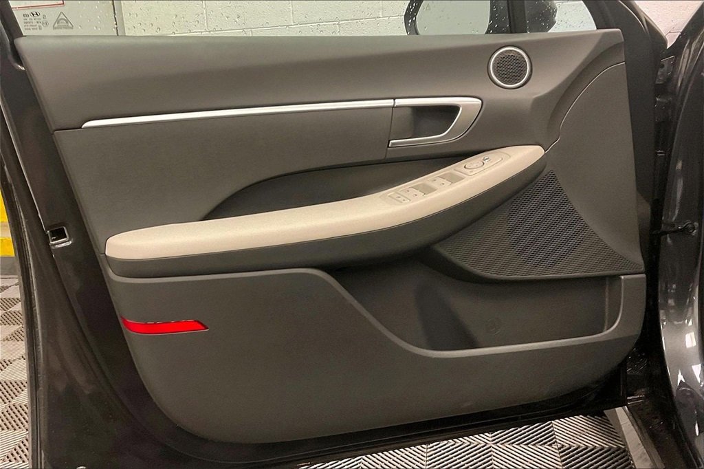 Certified 2025 Hyundai Sonata SE image 21