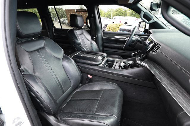 Used 2022 Jeep Wagoneer Series III AWD/4WD image 30