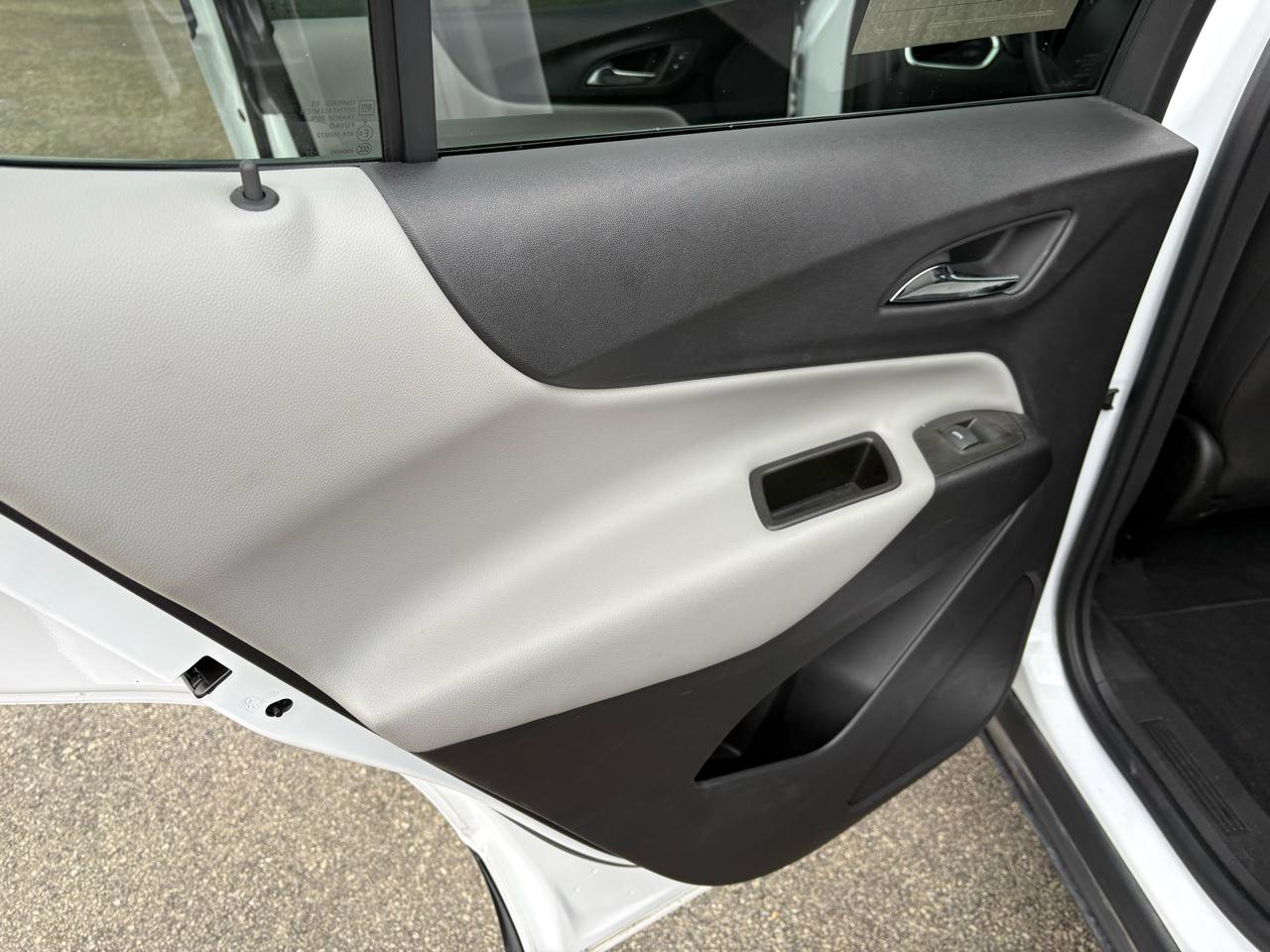 Used 2024 Chevrolet Equinox LS w/ LS Convenience Package image 30