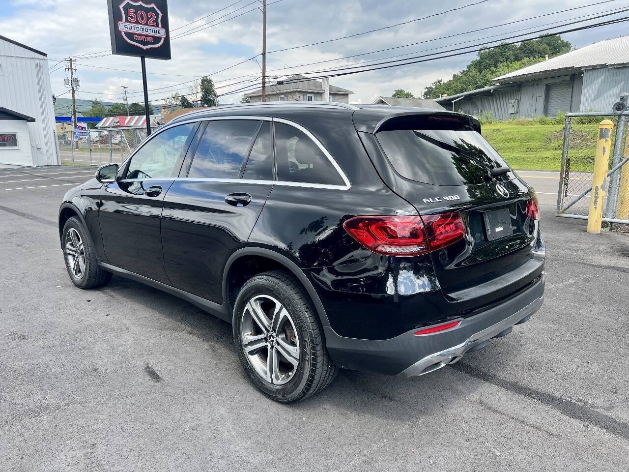 Used 2020 Mercedes-Benz GLC 300 4MATIC image 4