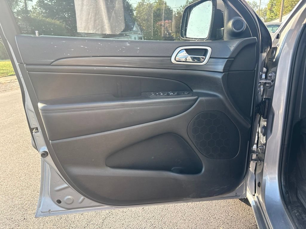 Used 2021 Jeep Grand Cherokee Laredo X RWD image 10