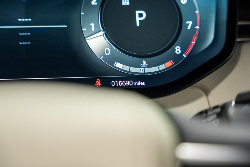 Used 2025 Land Rover Range Rover SE image 44