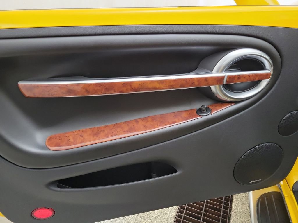 Used 2004 Chevrolet SSR w/ Preferred Equipment Group image 16