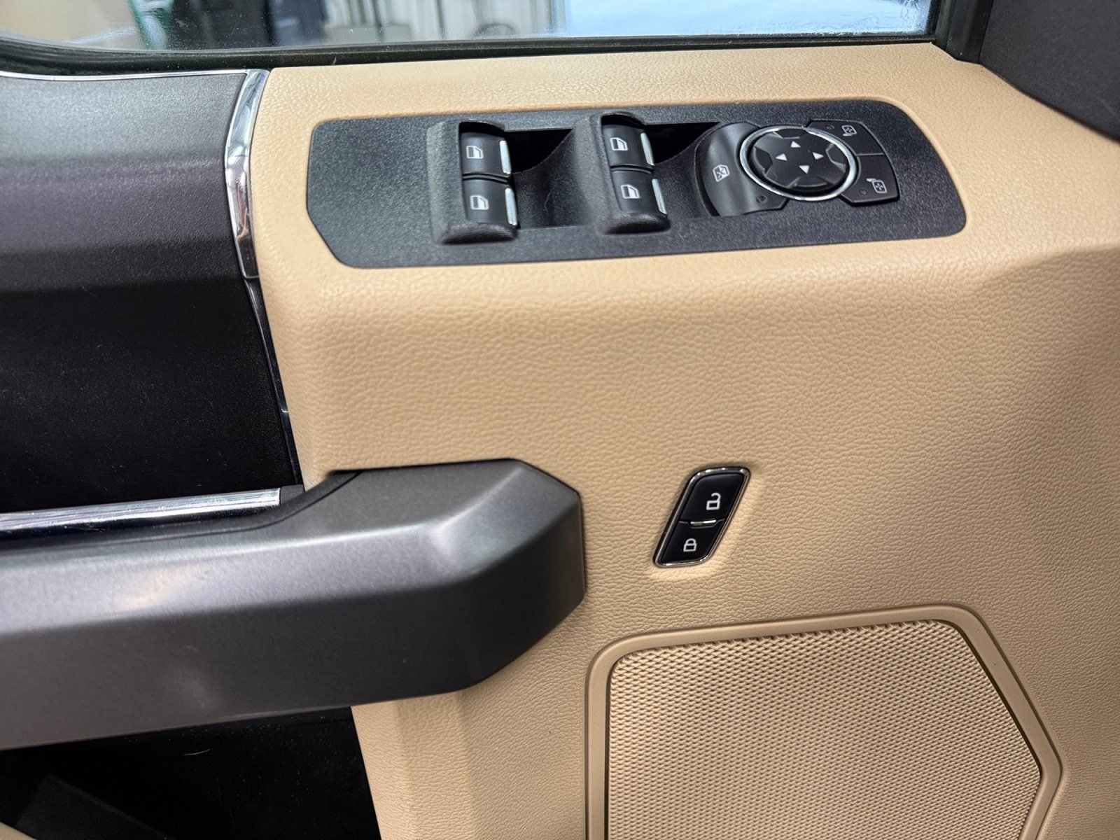 Used 2015 Ford F150 XLT AWD/4WD image 24