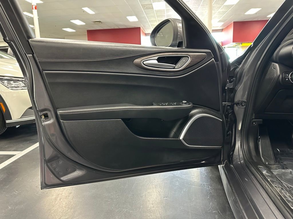 Used 2018 Alfa Romeo Giulia Ti w/ TI Leather Package image 13
