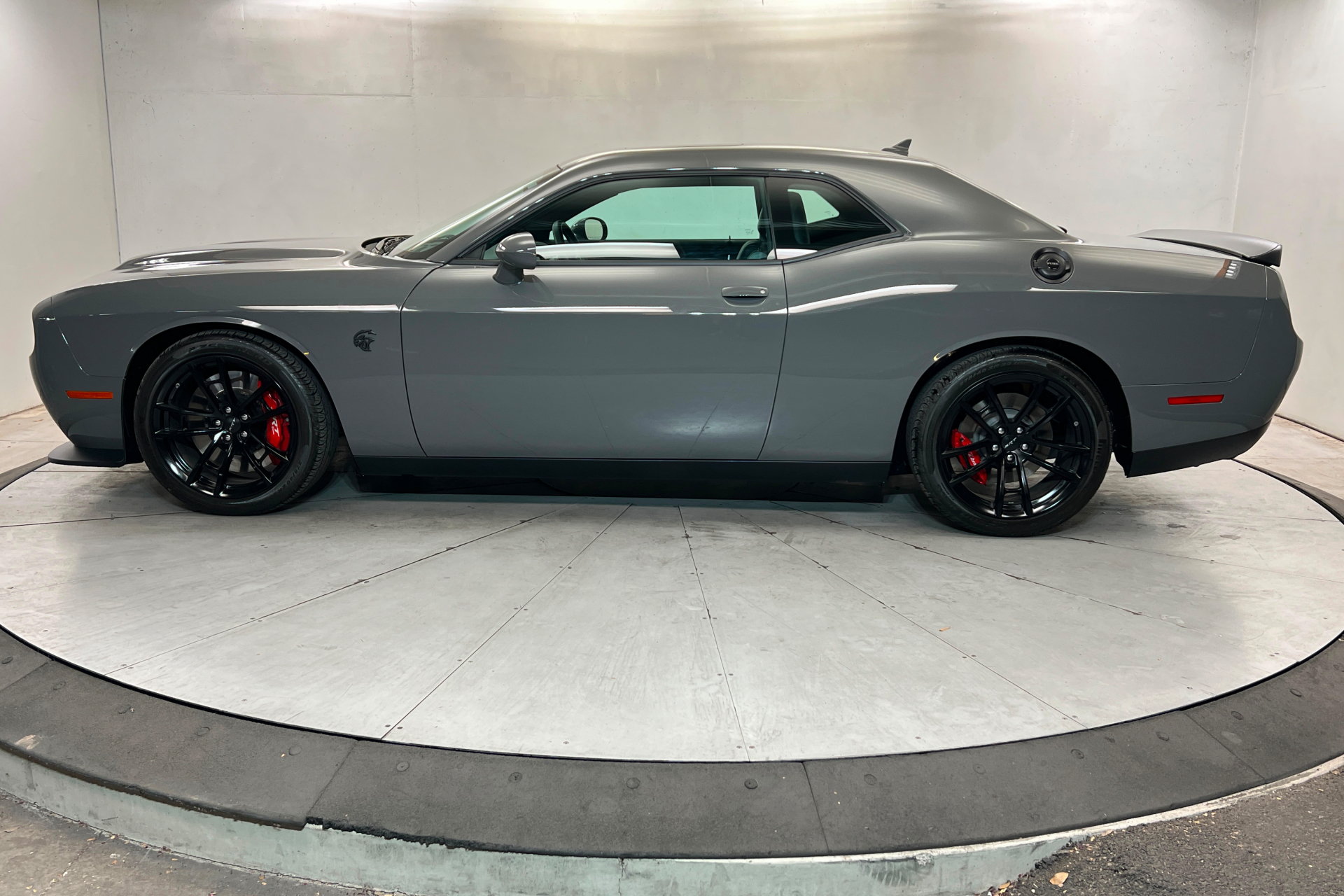 Used 2023 Dodge Challenger SRT Hellcat RWD image 2