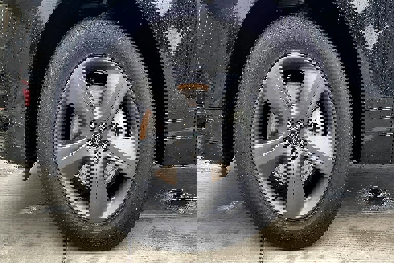 Used 2023 Land Rover Range Rover Velar R-Dynamic S image 13