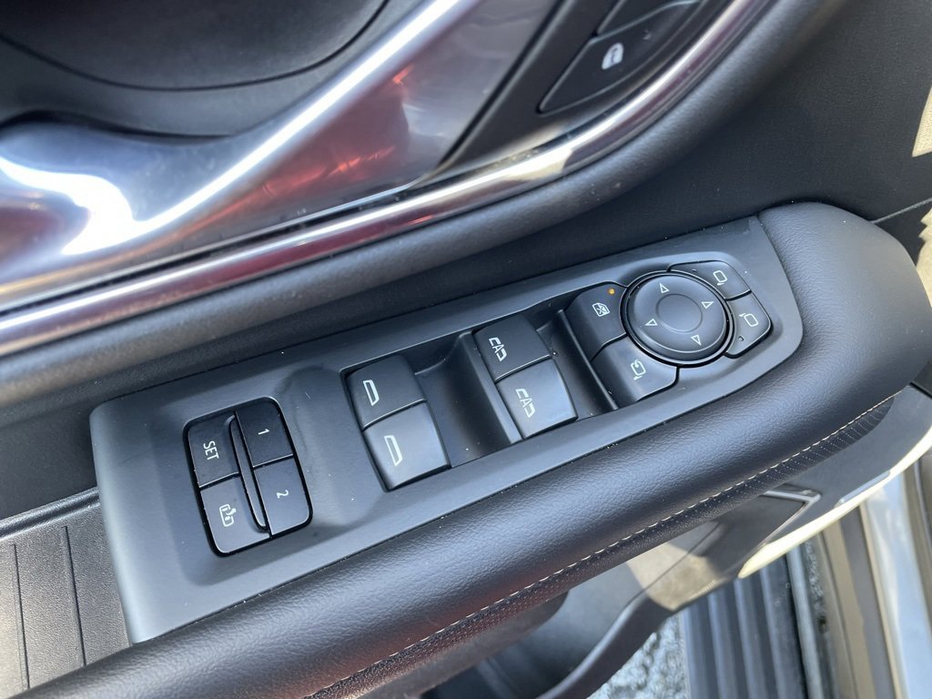 Used 2021 GMC Yukon AT4 w/ AT4 Premium Package image 11