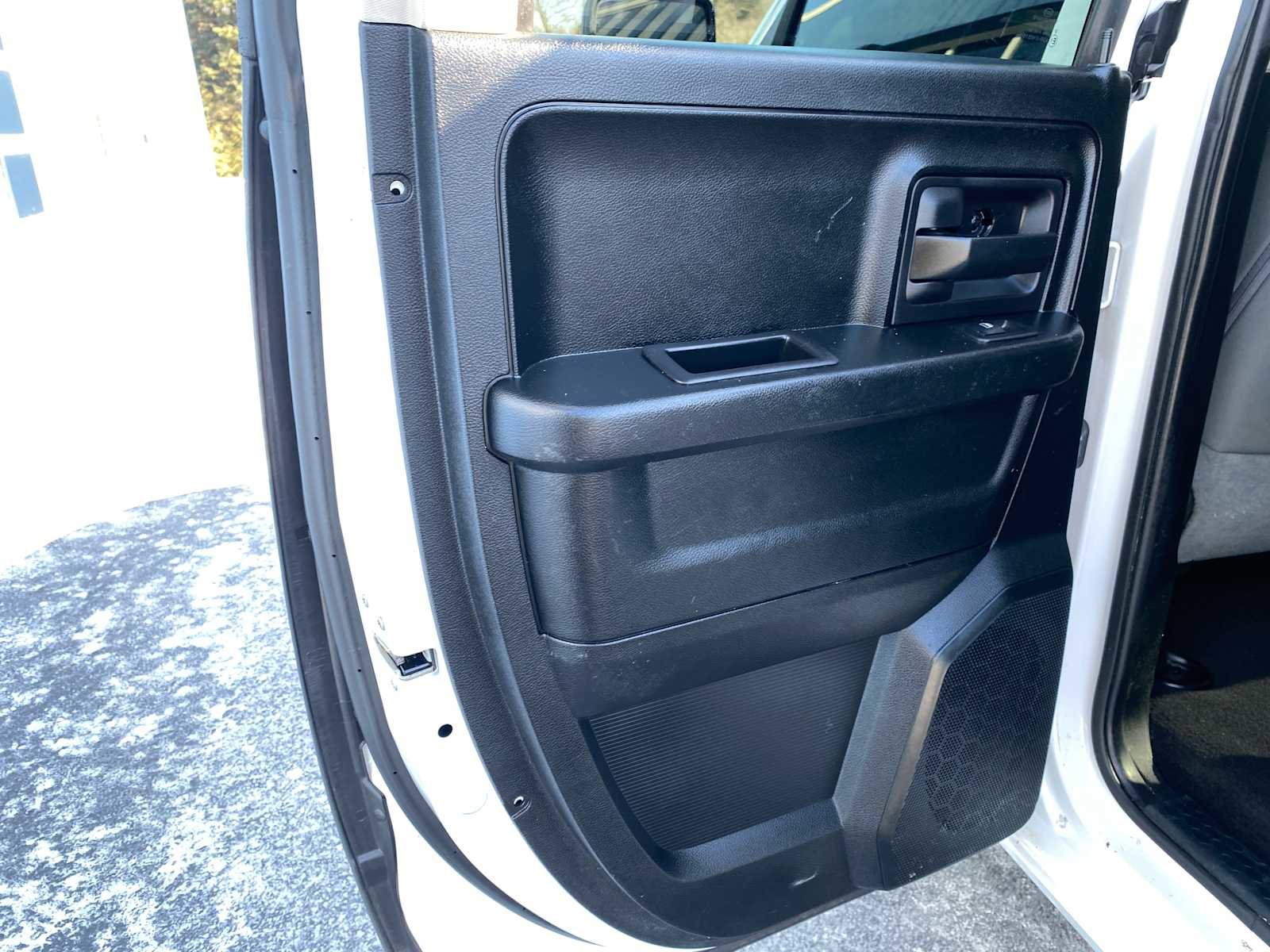 Used 2018 RAM 1500 Express w/ Express Value Package image 26