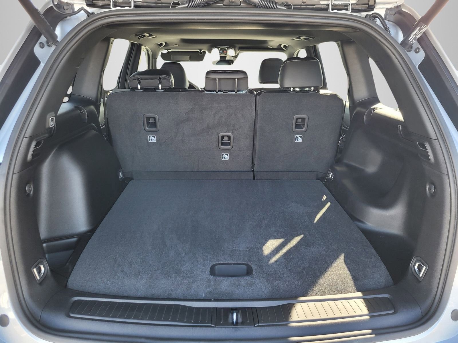 New 2025 Jeep Grand Cherokee Altitude image 7