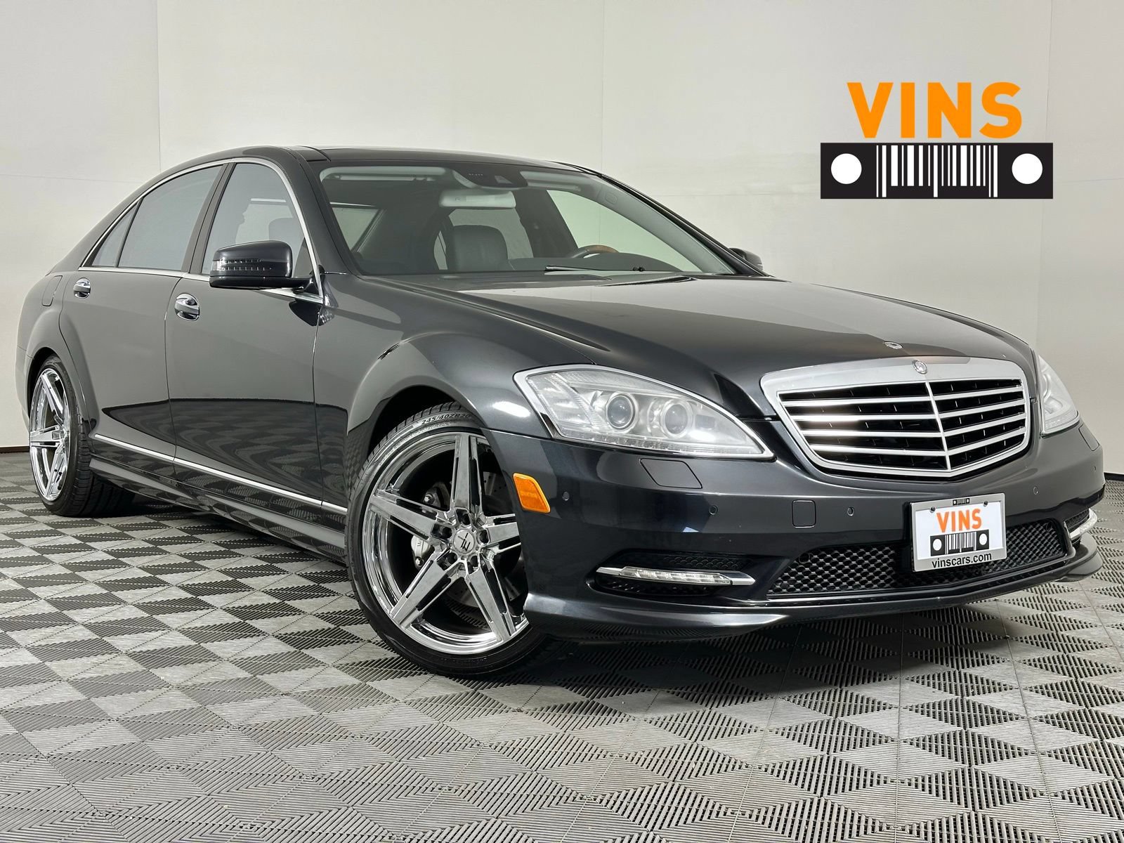 Used 2011 Mercedes-Benz S 550 4MATIC image 1