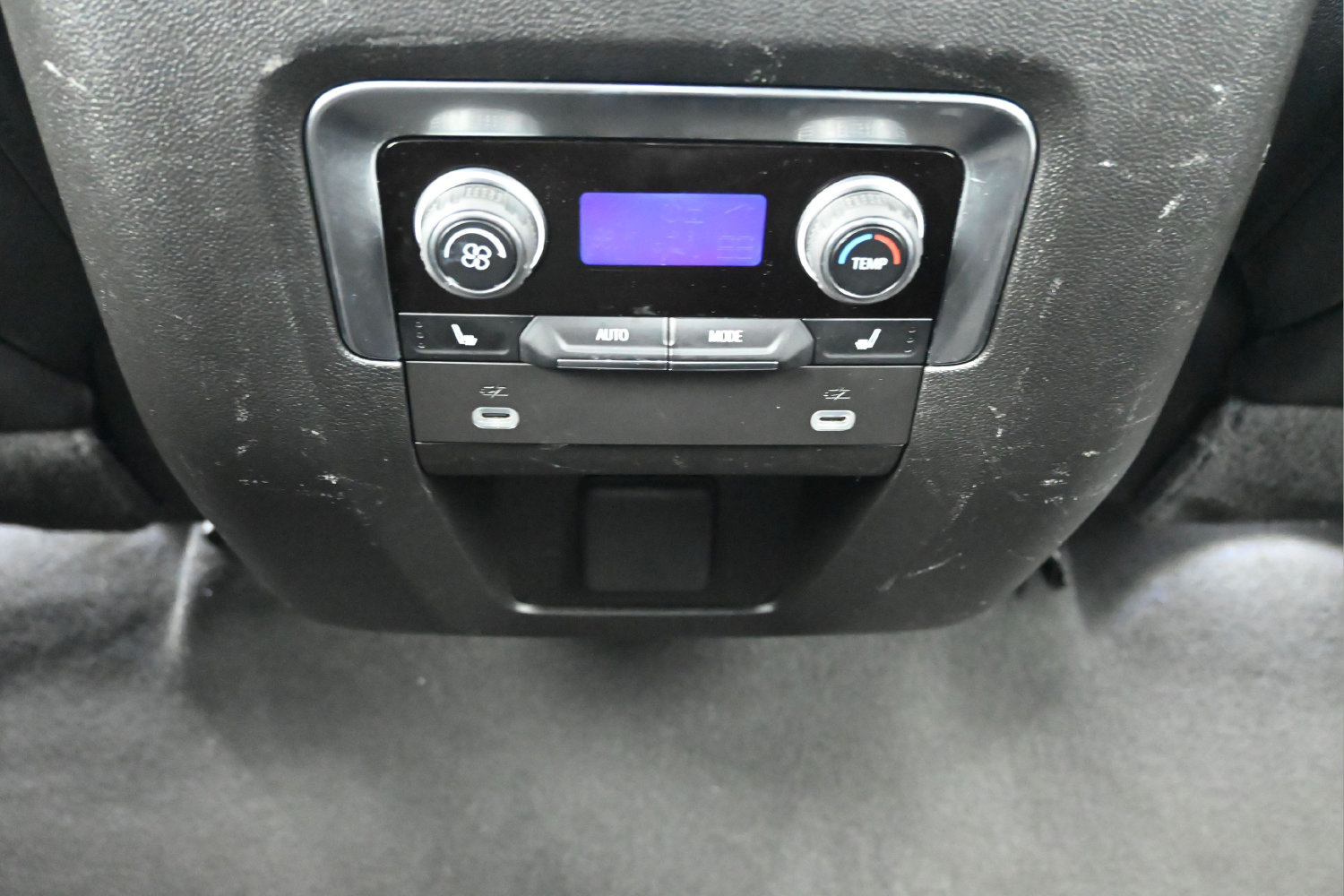 Used 2024 Chevrolet Tahoe Premier AWD/4WD image 19