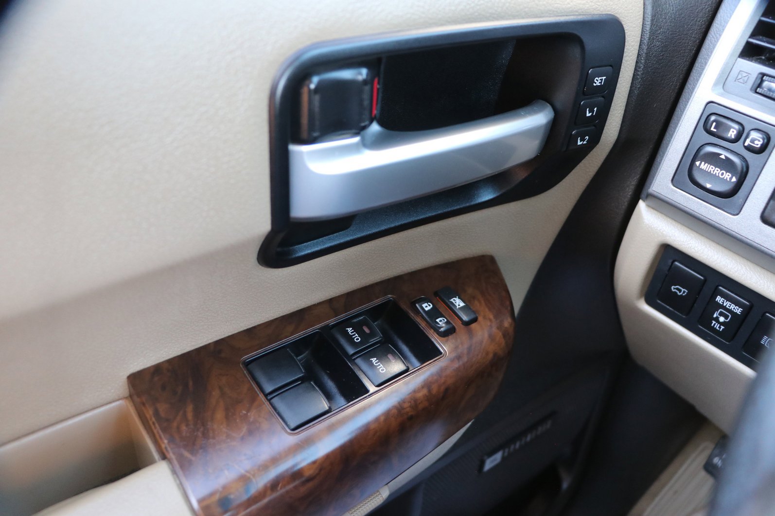 Used 2010 Toyota Sequoia Platinum RWD image 11