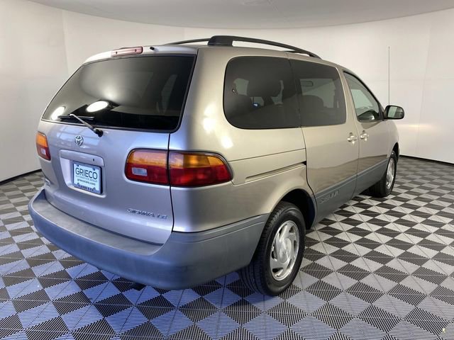 Used 2000 Toyota Sienna FWD image 9
