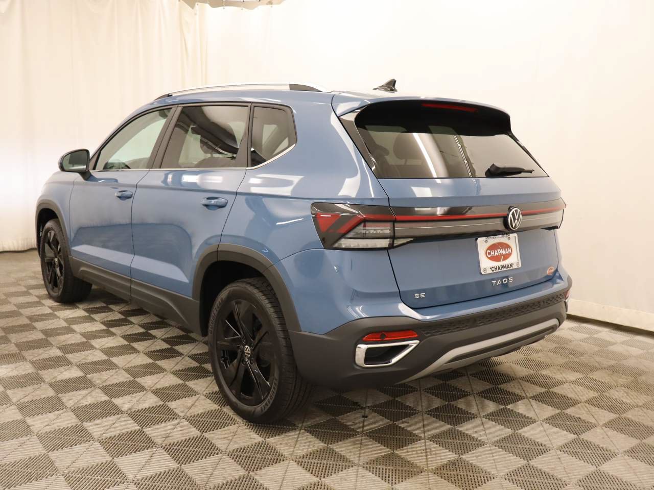 New 2026 Volkswagen Taos SE FWD image 3
