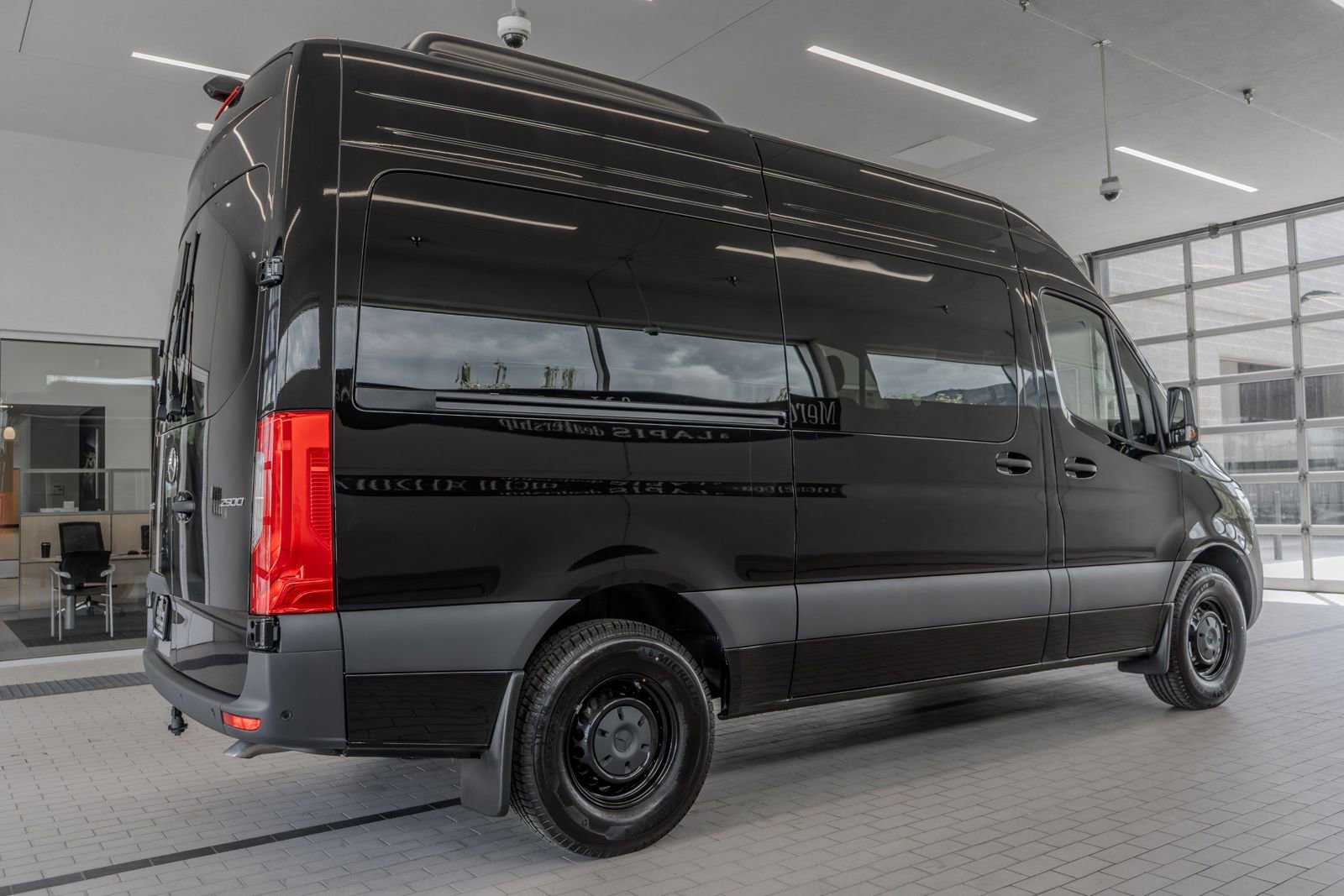Used 2025 Mercedes-Benz Sprinter 2500 image 32