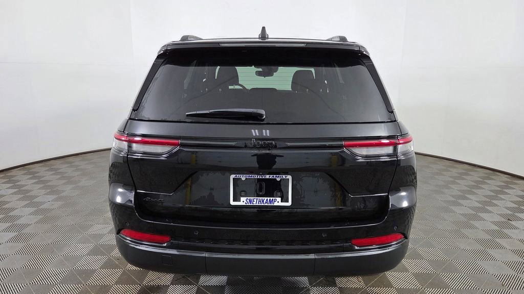 Used 2023 Jeep Grand Cherokee Altitude image 8