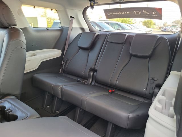 Used 2022 Kia Carnival SX FWD image 14