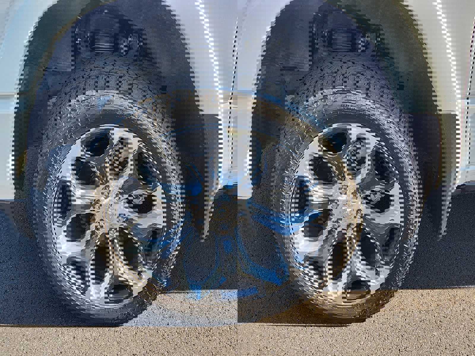 Used 2022 RAM 1500 Limited w/ Body-Colour Bumper Group image 16