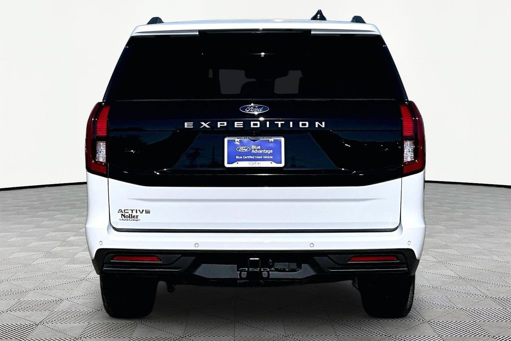 Certified 2025 Ford Expedition Active AWD/4WD image 4