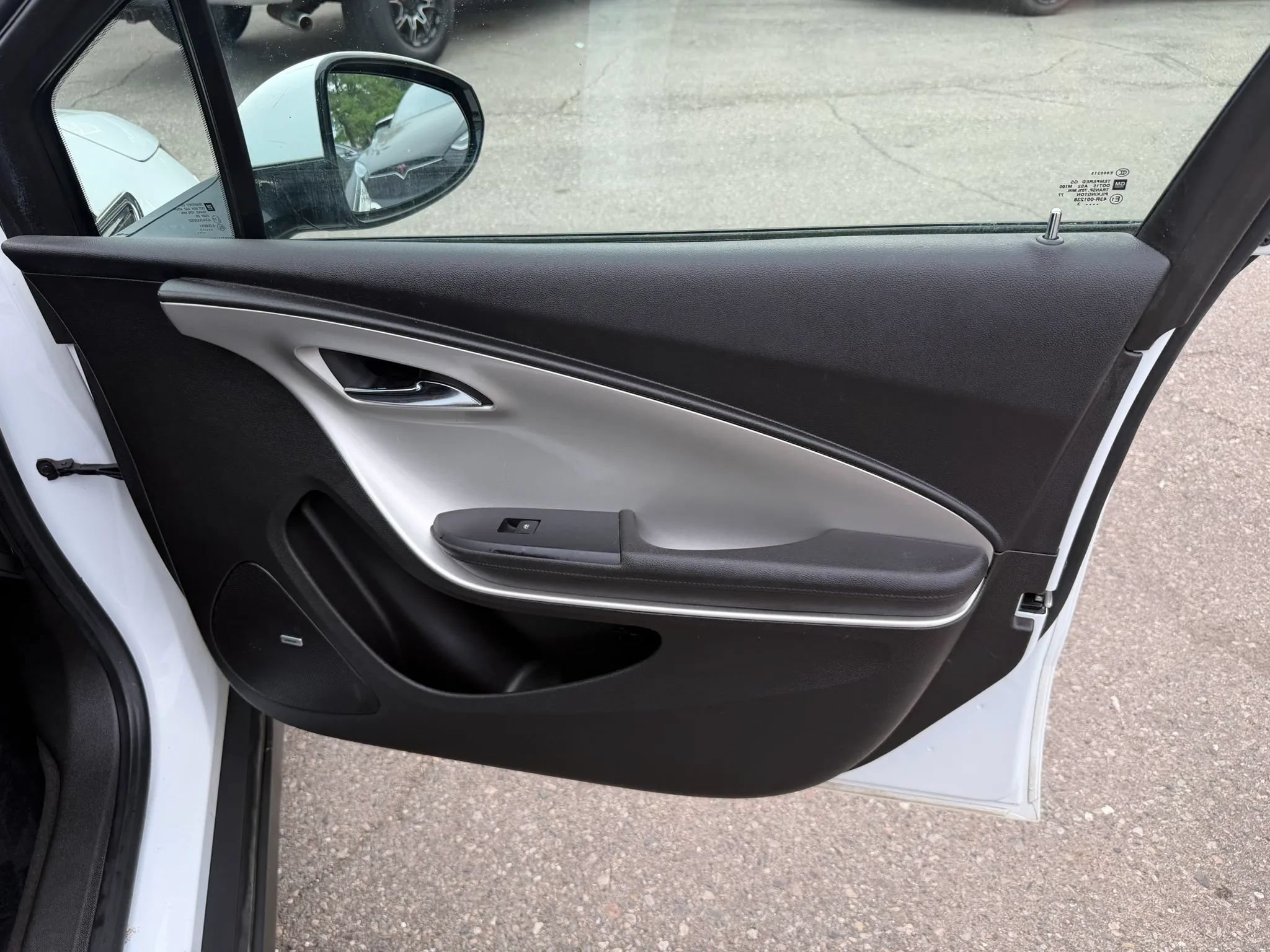 Used 2013 Chevrolet Volt Premium w/ Premium Trim Package FWD image 23