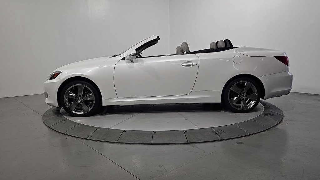 Used 2011 Lexus IS 250C w/ Luxury Pkg RWD image 2