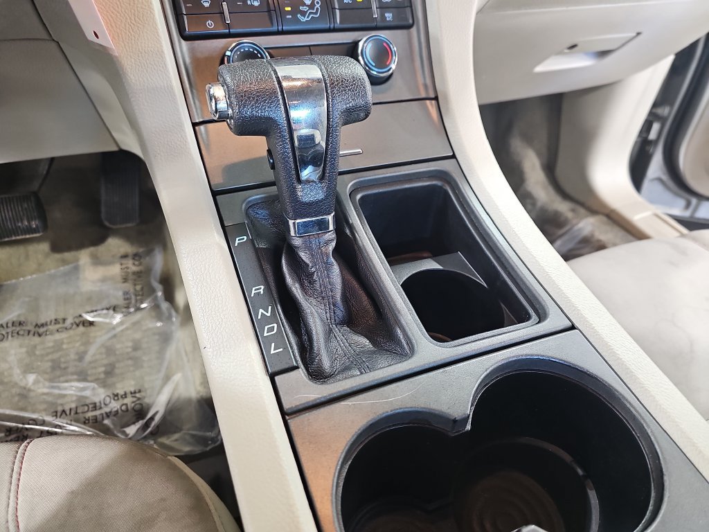 Used 2012 Ford Taurus SE FWD image 25