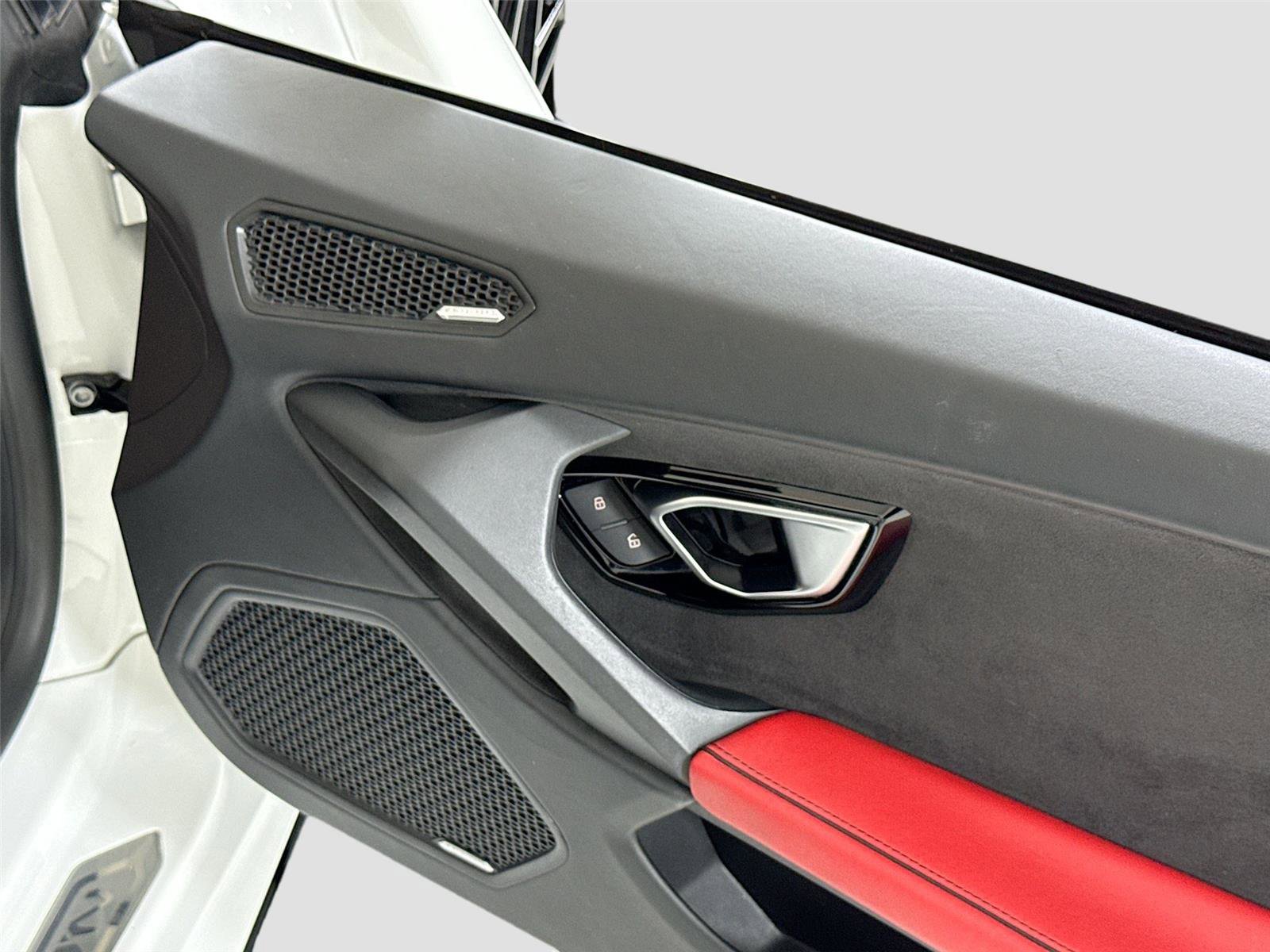 Used 2021 Lamborghini Huracan EVO image 31