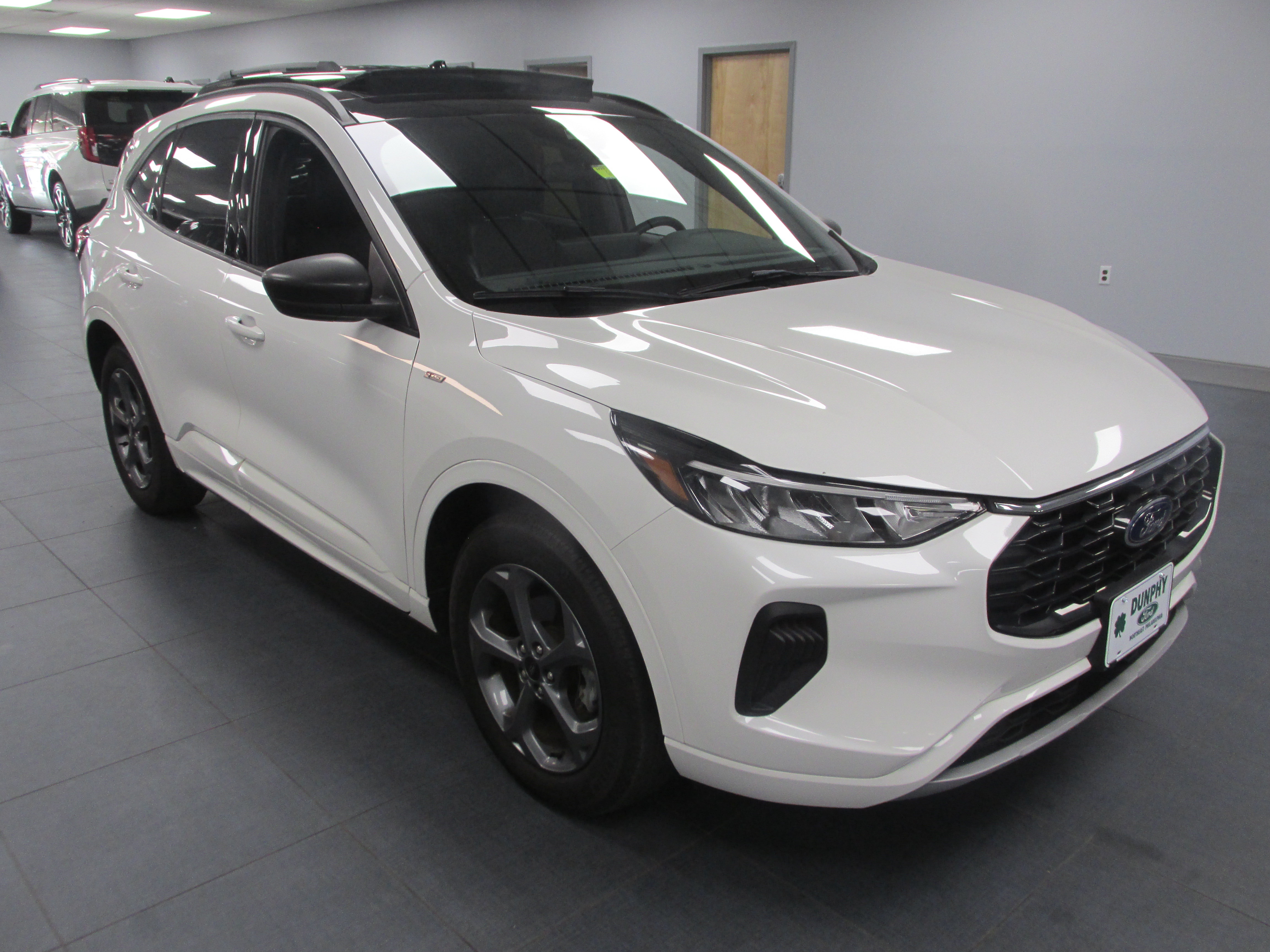 Used 2023 Ford Escape ST-Line w/ Tech Pack #1 AWD/4WD image 3