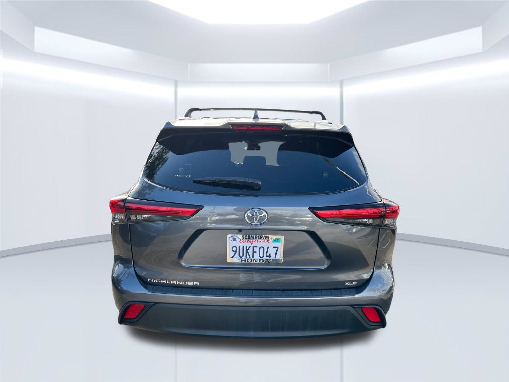 Used 2022 Toyota Highlander XLE FWD image 4