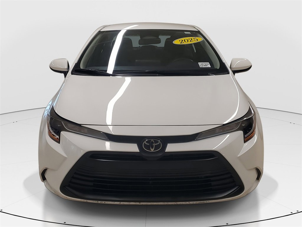 Used 2025 Toyota Corolla LE image 2