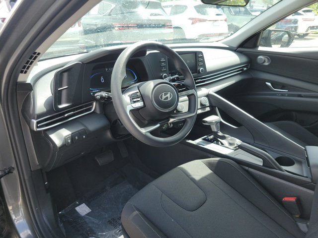 Certified 2026 Hyundai Elantra SE w/ Cargo Package FWD image 15