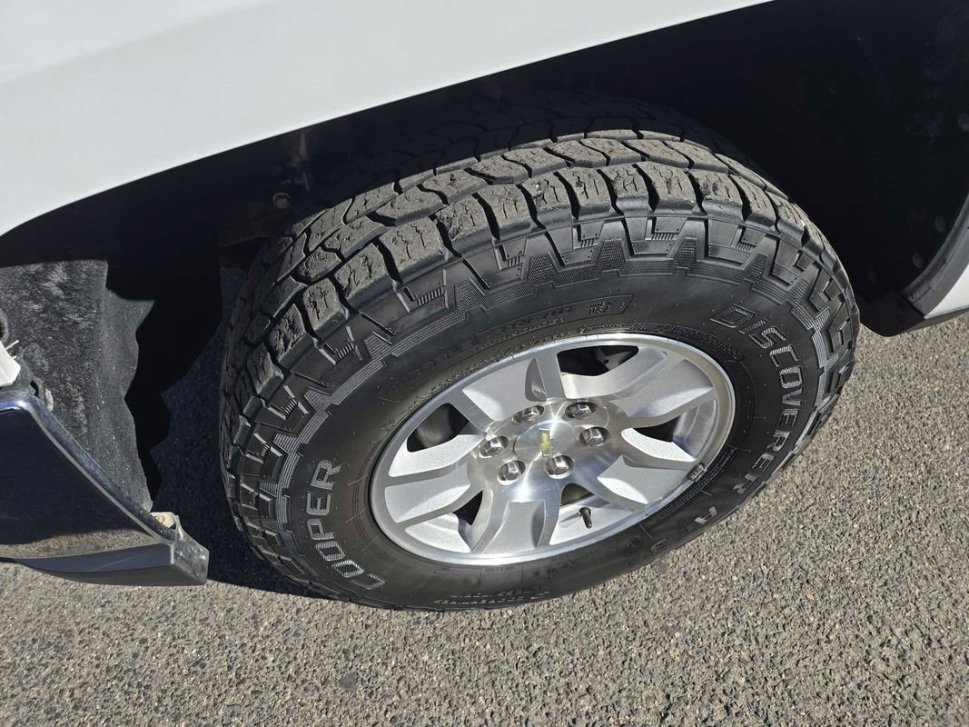 Used 2018 Chevrolet Silverado 1500 LT w/ Texas Edition image 38