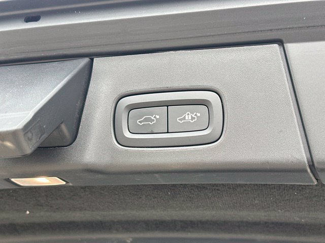 Certified 2025 Volvo V90 B6 Cross Country Plus AWD/4WD image 35