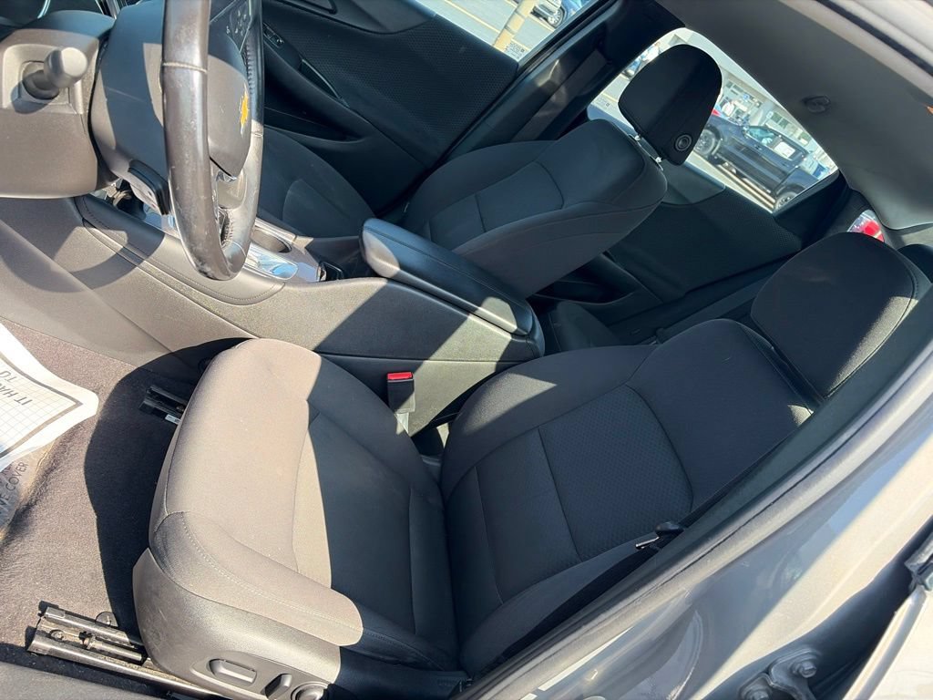 Used 2017 Chevrolet Malibu LT FWD image 9
