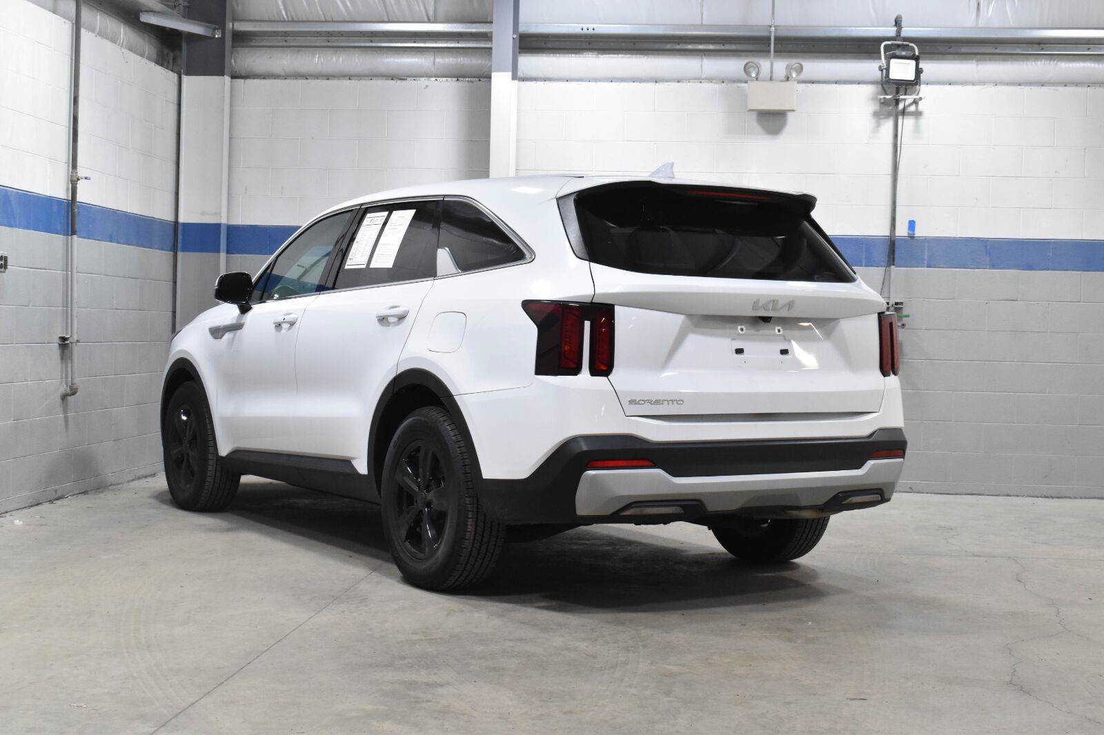 Used 2025 Kia Sorento LX FWD image 21