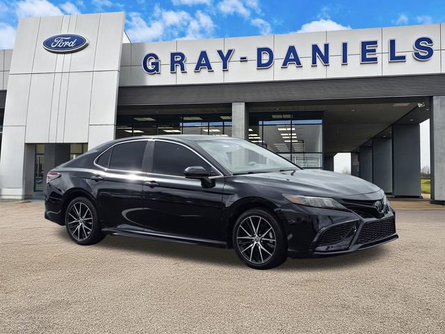 Used 2021 Toyota Camry SE FWD image 1