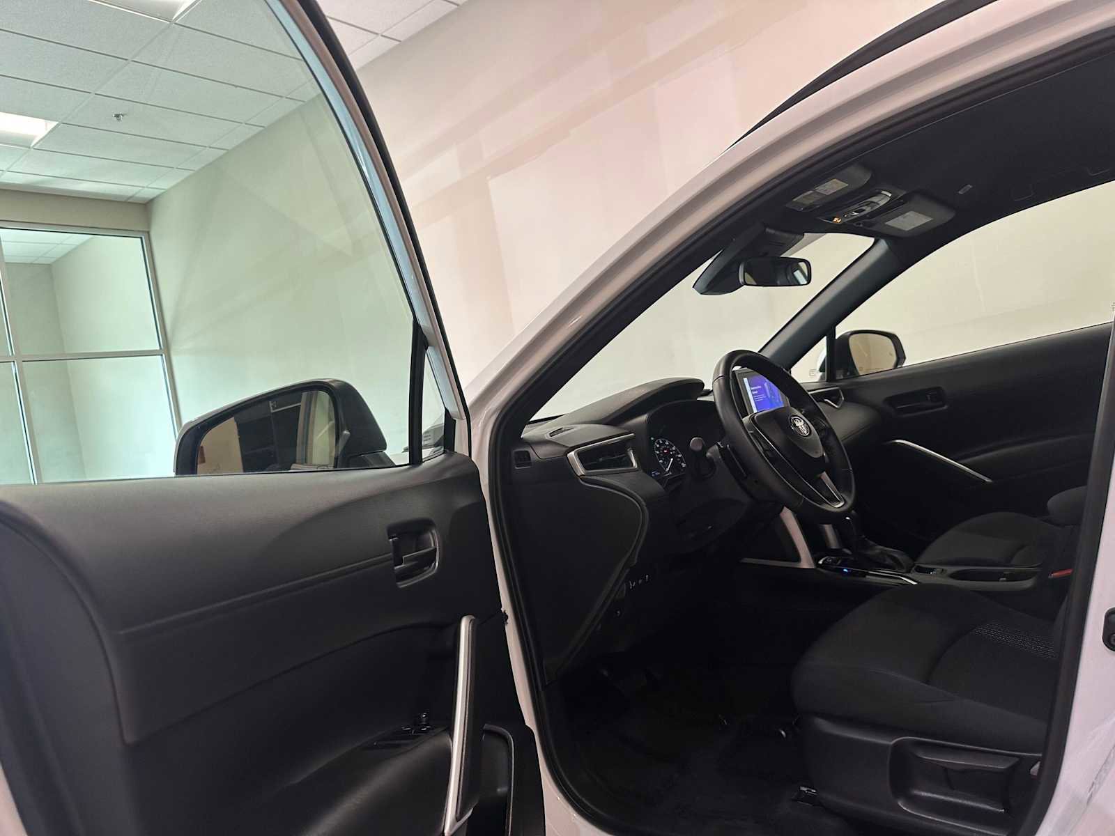Used 2024 Toyota Corolla Cross AWD Hybrid image 22